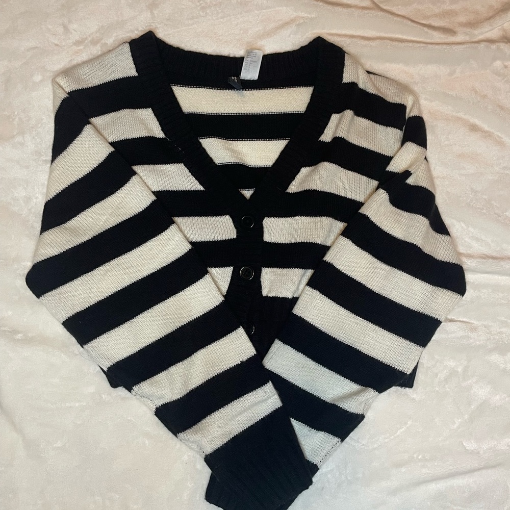 H&M Black and White Cropped Cardigan